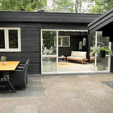 't Veluwse Boshuus 44 *